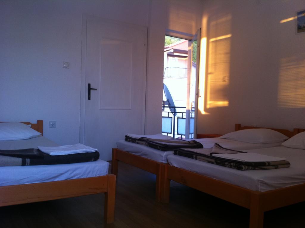 Guest House Lokoski Peštani Pokoj fotografie