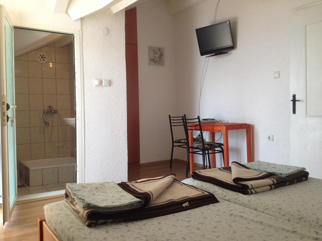 Guest House Lokoski Peštani Pokoj fotografie