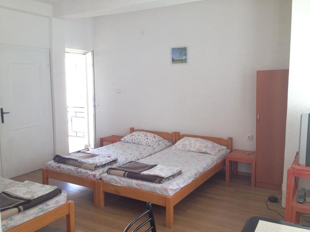 Guest House Lokoski Peštani Pokoj fotografie