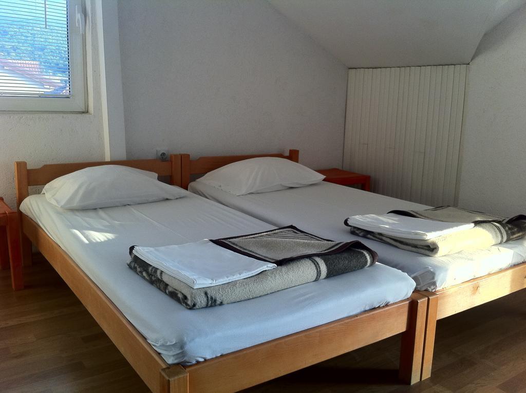 Guest House Lokoski Peštani Pokoj fotografie